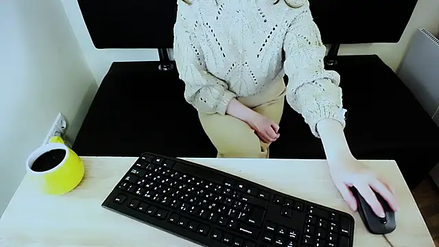 LaimaV  online show from October 28, 2025, 8:57 am