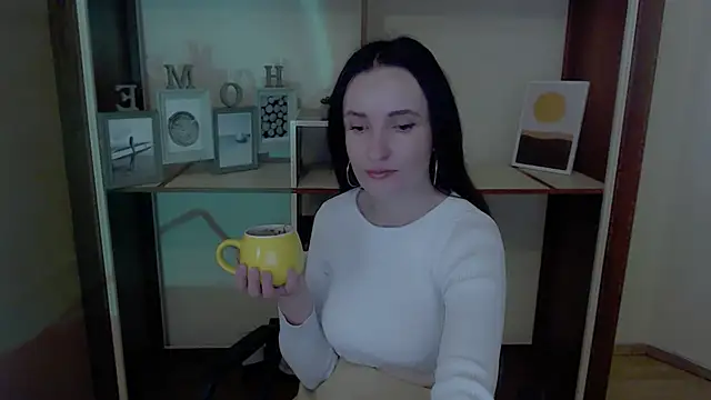 LaimaV  online show from September 28, 2025, 8:32 am