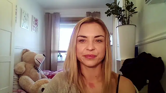 ashley xlove online show from December 17, 2025, 10:20 am