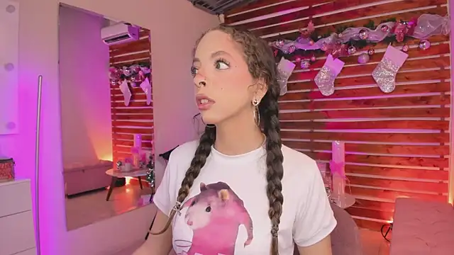 Sapphire Venuss online show from December 13, 2025, 11:55 pm