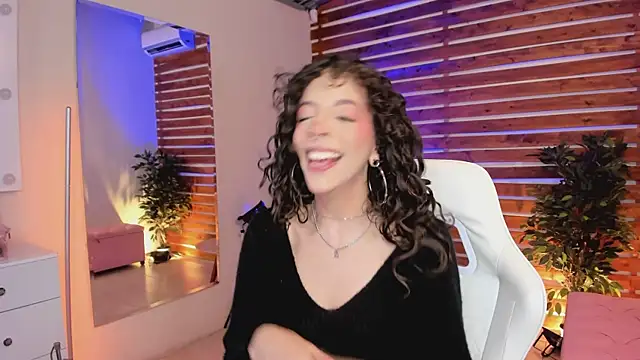 Sapphire Venuss online show from March 15, 2026, 11:45 pm