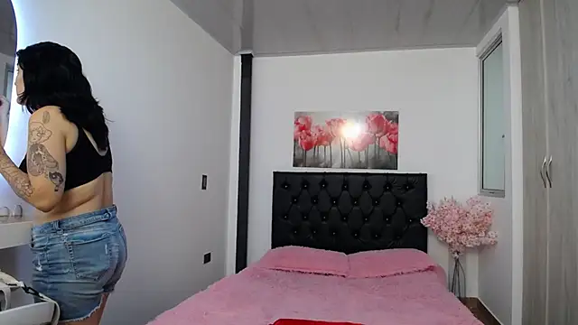 lily f00x online show from December 3, 2025, 12:26 pm