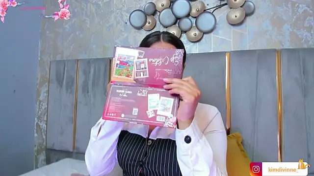 KimDevinne online show from October 11, 2025, 3:18 am