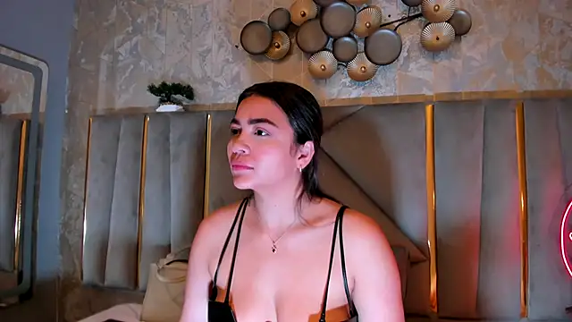 KimDevinne online show from October 3, 2025, 2:59 am