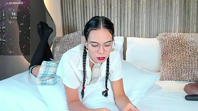 AnahinClar online show from November 12, 2025, 5:28 pm