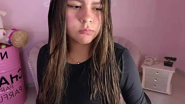 Snapshot of emmalee_01a chatting on February 19, 2025, 10:45 am emmalee 01a online show from February 19, 2025, 10:45 am