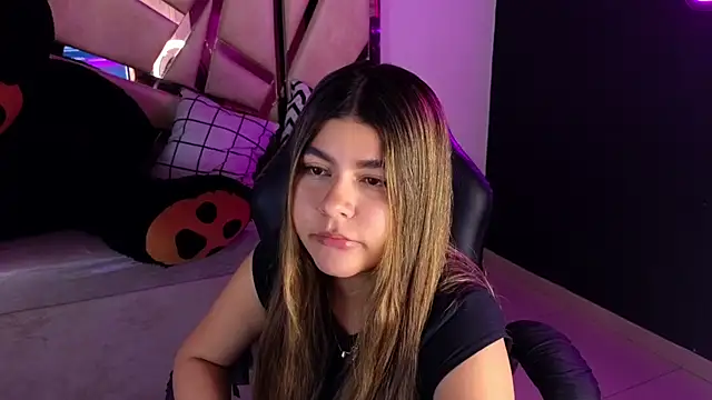 Snapshot of emmalee_01a chatting on February 20, 2025, 5:09 pm emmalee 01a online show from February 20, 2025, 5:09 pm