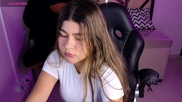 Snapshot of emmalee_01a chatting on March 7, 2025, 10:56 am emmalee 01a online show from March 7, 2025, 10:56 am