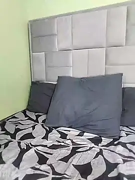 ThickPearlx23 online show from November 28, 2025, 1:00 pm