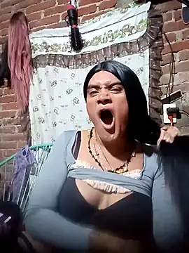 yovana13 online show from September 29, 2025, 12:44 pm