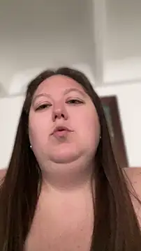 Chloee ep online show from April 30, 2026, 4:03 pm