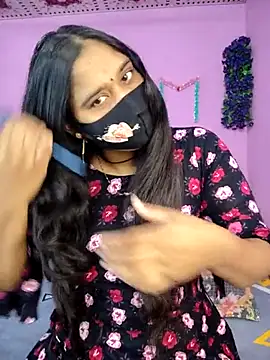 Hot Maleka online show from November 25, 2025, 1:28 am