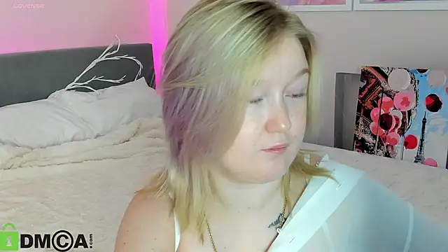 Sara Robinson online show from October 12, 2025, 2:24 am