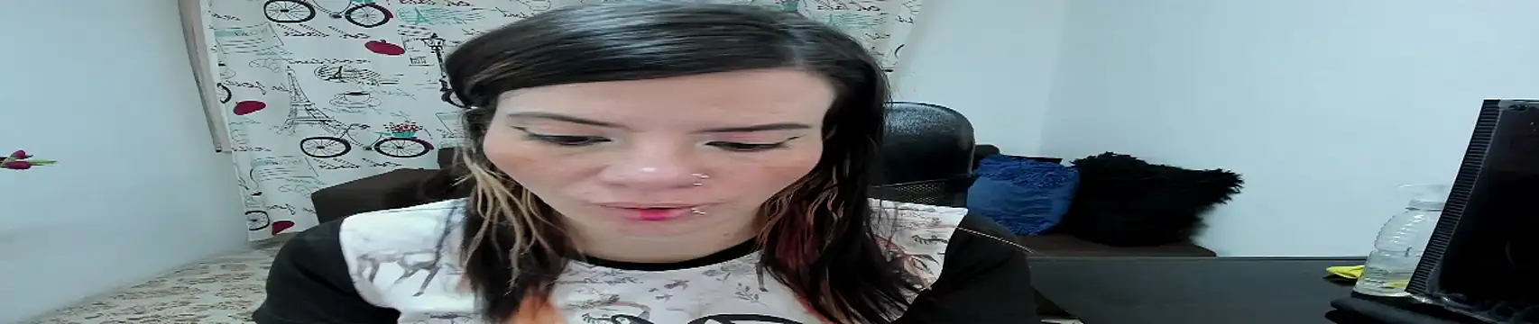 DanaaRey online show from November 6, 2025, 4:33 pm