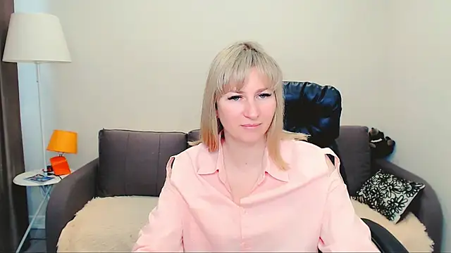Snapshot of Incredible_Ariela chatting on June 17, 2026, 10:03 am Incredible Ariela online show from June 17, 2026, 10:03 am