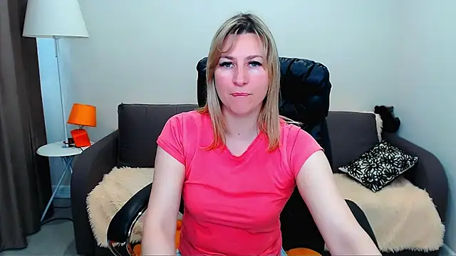 Snapshot of Incredible_Ariela chatting on June 5, 2026, 9:04 am Incredible Ariela online show from June 5, 2026, 9:04 am