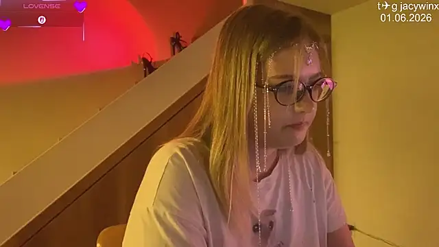 Snapshot of JacyWinslat chatting on June 1, 2026, 9:14 pm JacyWinslat online show from June 1, 2026, 9:14 pm