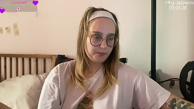 JacyWinslat online show from March 3, 2026, 9:38 am