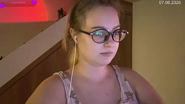 Snapshot of JacyWinslat chatting on June 7, 2026, 1:27 pm JacyWinslat online show from June 7, 2026, 1:27 pm