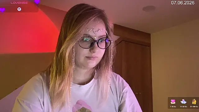 Snapshot of JacyWinslat chatting on June 8, 2026, 2:17 pm JacyWinslat online show from June 8, 2026, 2:17 pm
