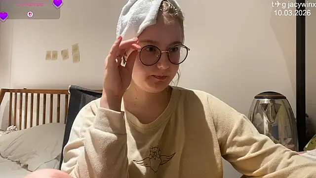 JacyWinslat online show from March 10, 2026, 5:39 pm