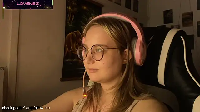 JacyWinslat online show from October 16, 2025, 4:15 pm