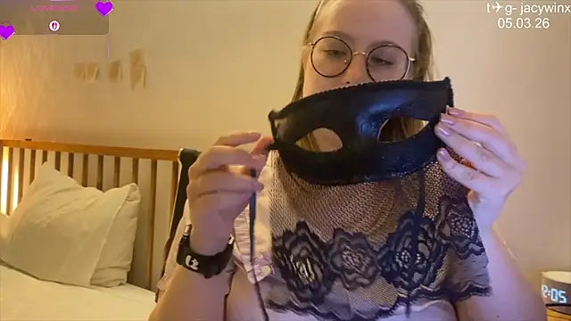 JacyWinslat online show from March 5, 2026, 1:51 pm