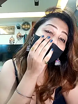 Cute-mona online show from February 4, 2026, 7:42 pm