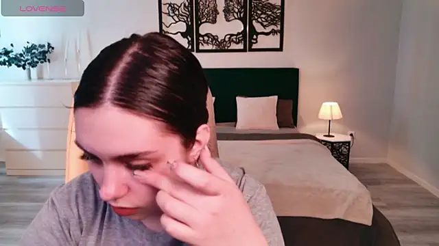 DaniellaLovely online show from March 28, 2026, 9:54 am