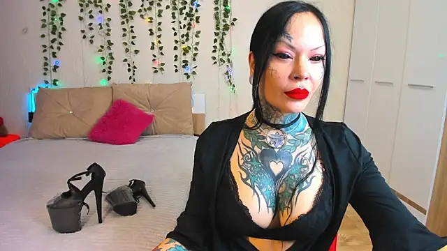 Snapshot of Megan_Black_Moon chatting on March 14, 2025, 8:32 am Megan Black Moon online show from March 14, 2025, 8:32 am