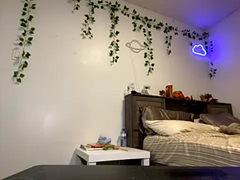 Kittyymaze1 online show from October 15, 2025, 2:03 pm