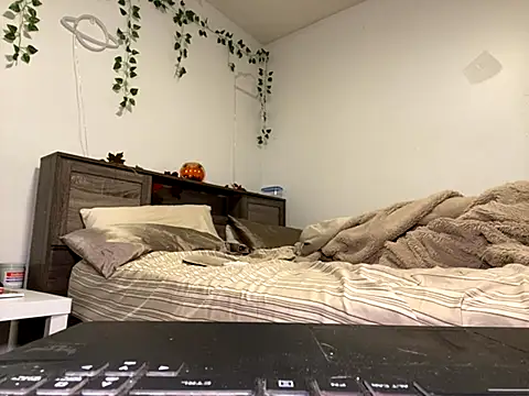 Kittyymaze1 online show from September 30, 2025, 12:11 pm