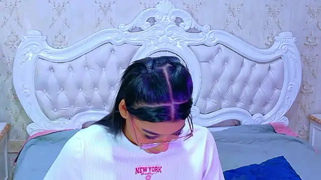 TiaraRosse online show from January 17, 2026, 1:15 pm