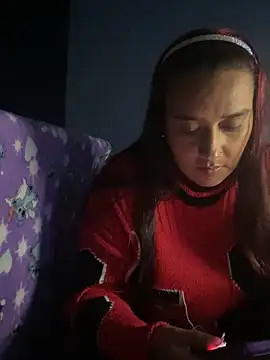 Cafeziitha02 online show from October 18, 2025, 11:29 pm