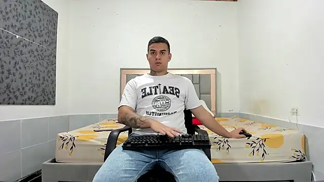 simookeler online show from November 26, 2025, 10:54 pm