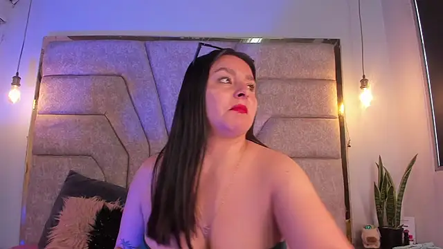 Snapshot of EmaJames25 chatting on February 7, 2026, 8:06 pm EmaJames25 online show from February 7, 2026, 8:06 pm