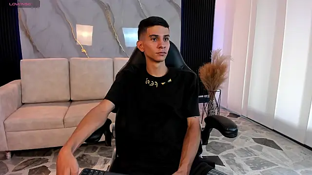 Snapshot of Aaron_Scoot chatting on March 3, 2026, 8:38 pm Aaron Scoot online show from March 3, 2026, 8:38 pm