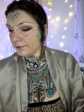 lizzardqueeen online show from November 29, 2025, 11:49 pm