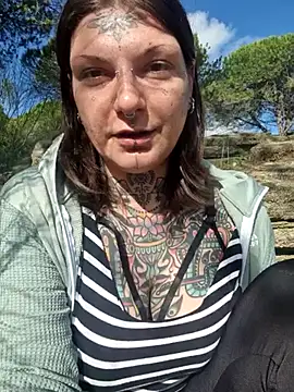 lizzardqueeen online show from January 8, 2026, 1:28 pm