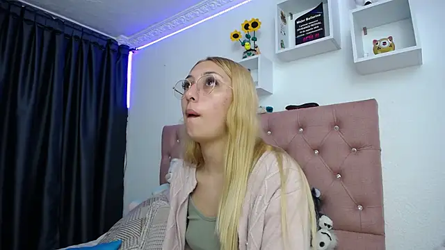 Soffy-brooks online show from October 11, 2025, 2:45 am