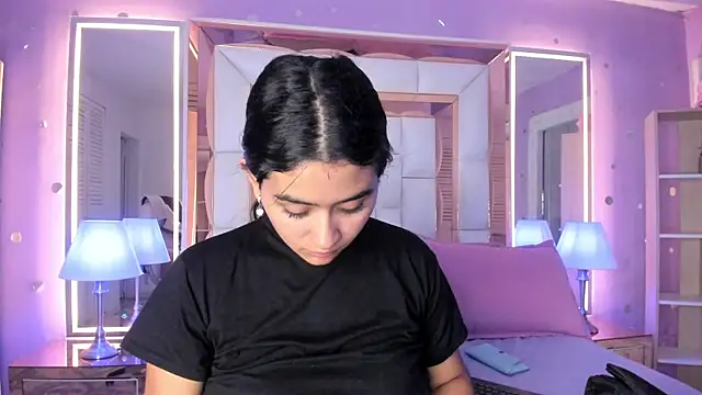 scarlette 15  online show from June 24, 2026, 3:16 am