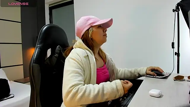 Snapshot of alma_fenix chatting on March 20, 2026, 12:50 pm alma fenix online show from March 20, 2026, 12:50 pm