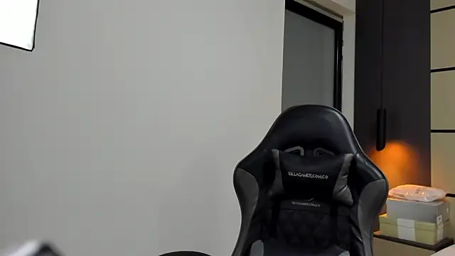 Snapshot of alma_fenix chatting on February 19, 2026, 12:46 pm alma fenix online show from February 19, 2026, 12:46 pm