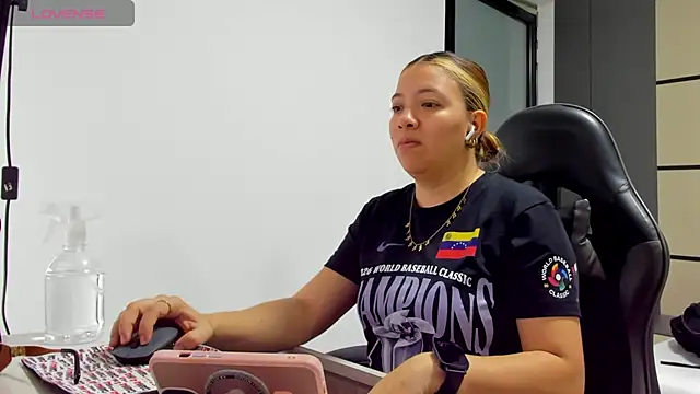 Snapshot of alma_fenix chatting on March 21, 2026, 12:31 pm alma fenix online show from March 21, 2026, 12:31 pm