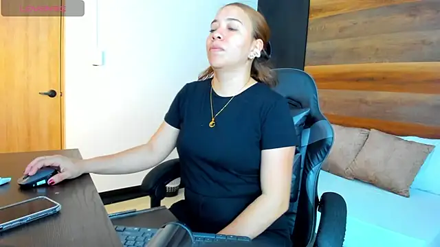 alma fenix online show from September 22, 2025, 12:22 pm