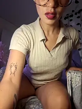 Riiley  online show from December 6, 2024, 3:13 am