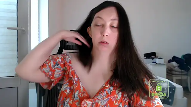 cute and hot online show from May 13, 2026, 3:19 pm