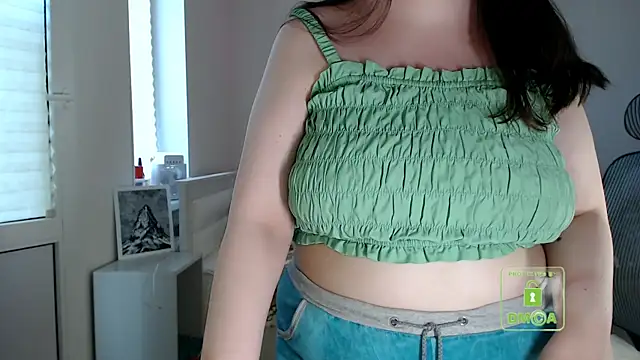 cute and hot online show from June 12, 2026, 2:04 pm