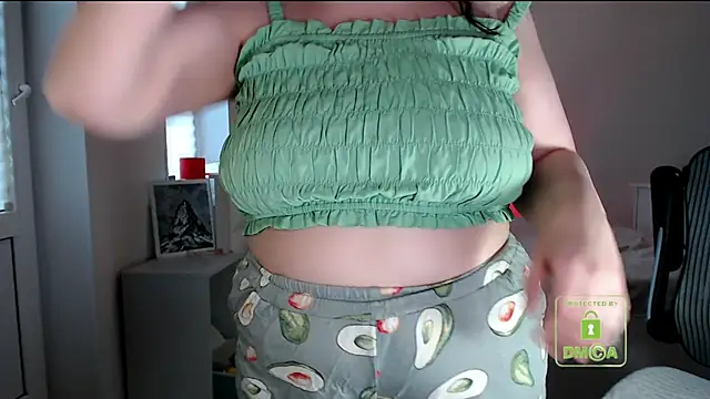 cute and hot online show from April 7, 2026, 2:52 pm