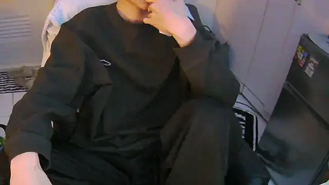 Snapshot of Ray175oo chatting on March 12, 2026, 5:50 pm Ray175oo online show from March 12, 2026, 5:50 pm